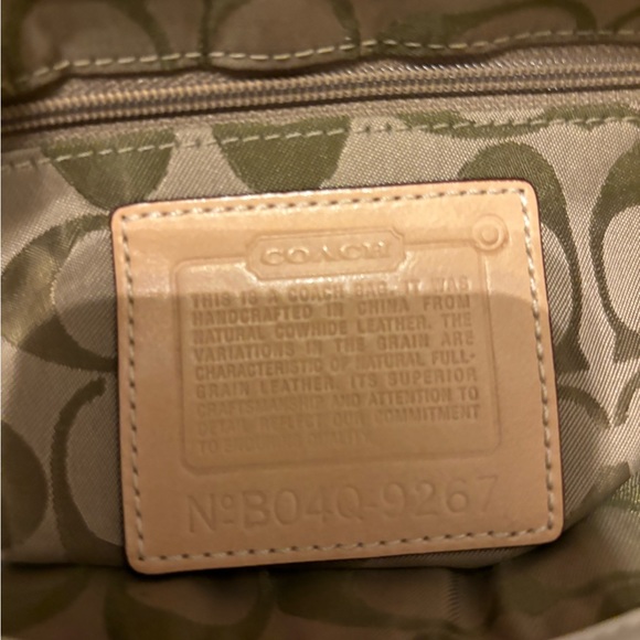 CoachBlueLeatherSatchelwithwhite LeatherTrim.NeedsCleaning.Hasa FewScratches.GUC - Picture 7 of 7